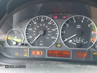 2005 BMW 3 Series 330xi с VIN WBAEW53425PN39800, выставлен на аукционе IAAI как лот 42478607 с пробегом 357 795 миль миль и . История ставок и продаж доступна на DreamBid. Изображение 15.