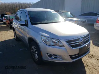 2011 Volkswagen Tiguan S z VIN WVGAV7AX4BW503617, wystawiony jako Copart lot #31326351 z przebiegiem 119 069 mil mil oraz Nie do naprawy • Non repairable. Historia ofert i sprzedaży dostępna na DreamBid. Obrazek 1.