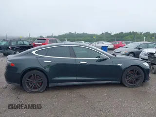 2013 Tesla Model S z VIN 5YJSA1DN2DFP07738, wystawiony jako IAAI lot #42433771 z przebiegiem 71 606 mil mil oraz . Historia ofert i sprzedaży dostępna na DreamBid. Obrazek 13.