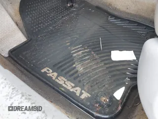 2015 Volkswagen Passat SE z VIN 1VWBV7A34FC085960, wystawiony jako IAAI lot #41464038 z przebiegiem 85 312 mil mil oraz . Historia ofert i sprzedaży dostępna na DreamBid. Obrazek 12.