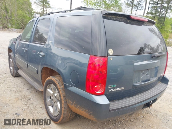 2010 GMC Yukon SLT with VIN 1GKUKCE00AR245212, listed as a IAAI auction lot 42028245 with 245,013 mi miles. Bid and sale history available at carsss.com. Image 3.