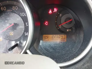 2007 Nissan Versa SL z VIN 3N1BC13E17L422145, wystawiony jako IAAI lot #42048022 z przebiegiem 225 047 mil mil oraz . Historia ofert i sprzedaży dostępna na DreamBid. Obrazek 7.
