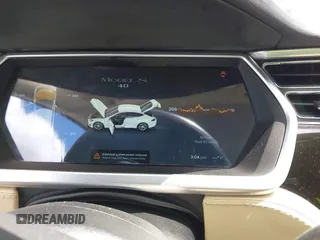 2013 Tesla Model S с VIN 5YJSA1AC8DFP10260, выставлен на аукционе IAAI как лот 42545156 с пробегом 121 329 миль миль и . История ставок и продаж доступна на DreamBid. Изображение 7.