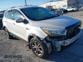 2017 Ford Escape SE z VIN 1FMCU0GD5HUB35744, wystawiony jako IAAI lot #41389972 z przebiegiem 171 623 mil mil oraz . Historia ofert i sprzedaży dostępna na DreamBid. Obrazek 1.
