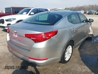 2013 Kia Optima LX z VIN KNAGM4A71D5401777, wystawiony jako IAAI lot #41639973 z przebiegiem 218 938 mil mil oraz . Historia ofert i sprzedaży dostępna na DreamBid. Obrazek 4.