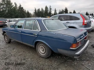 1984 Mercedes-Benz 300 D with VIN WDBAB33A2EA185575, listed as a Copart auction lot 41542115 with 269,620 mi miles and Salvage Title. Bid and sale history available at DreamBid. Image 2.