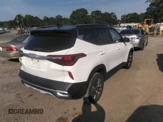 2023 Kia Seltos S z VIN KNDEU2AA7P7398791, wystawiony jako IAAI lot #42162988 z przebiegiem 66 065 mil mil oraz . Historia ofert i sprzedaży dostępna na DreamBid. Obrazek 4.