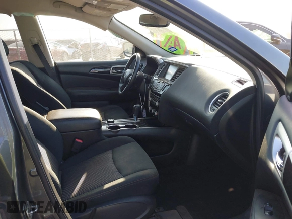 2018 Nissan Pathfinder S z VIN 5N1DR2MM5JC673071, wystawiony jako IAAI lot #41653944 z przebiegiem 120 261 mil mil oraz . Historia ofert i sprzedaży dostępna na DreamBid. Obrazek 5.