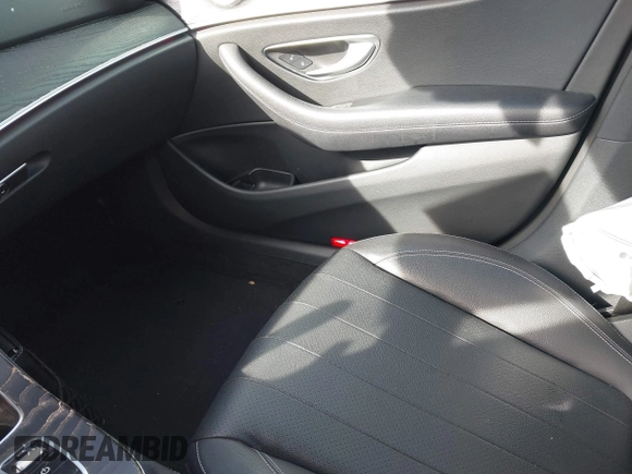 2019 Mercedes-Benz E 300 z VIN WDDZF4KB6KA632323, wystawiony jako IAAI lot #41488671 z przebiegiem 108 959 mil mil oraz . Historia ofert i sprzedaży dostępna na DreamBid. Obrazek 5.