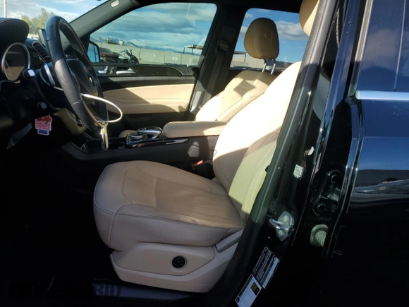 2018 Mercedes-Benz GLS 450 z VIN 4JGDF6EE1JB125310, wystawiony jako Copart lot #87631765 z przebiegiem 143 399 mil mil oraz Szkoda całkowita • Salvage title. Historia ofert i sprzedaży dostępna na DreamBid. Obrazek 7.