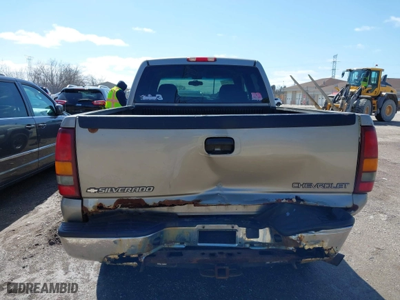 2002 Chevrolet Silverado 2500HD LS with VIN 1GCHK23U82F237150, listed as a IAAI auction lot 41918083 with 173,724 mi miles. Bid and sale history available at carsss.com. Image 16.