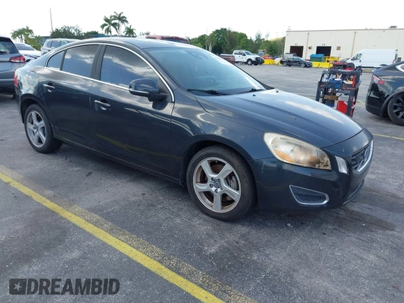 2012 Volvo S60 T5 с VIN YV1622FSXC2042252, выставлен на аукционе IAAI как лот 42546252 с пробегом 117 212 миль миль и . История ставок и продаж доступна на DreamBid. Изображение 1.