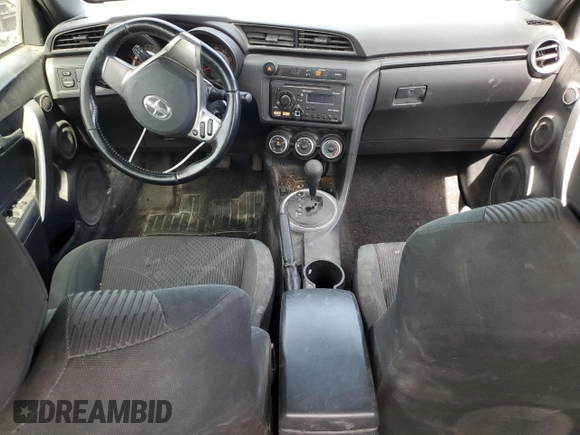 2013 Scion tC z VIN JTKJF5C7XD3046005, wystawiony jako Copart lot #51385935 z przebiegiem 113 879 mil mil oraz Tytuł czysty. Historia ofert i sprzedaży dostępna na DreamBid. Obrazek 8.