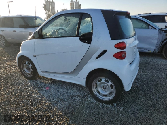 2015 Smart fortwo Passion z VIN WMEEJ9AA5FK839381, wystawiony jako Copart lot #43635495 z przebiegiem Nie podano mil oraz Tytuł czysty. Historia ofert i sprzedaży dostępna na DreamBid. Obrazek 2.