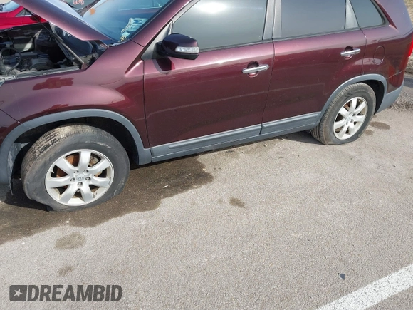 2012 Kia Sorento LX with VIN 5XYKT4A60CG232476, listed as a IAAI auction lot 41545100 with 200,858 mi miles. Bid and sale history available at carsss.com. Image 6.