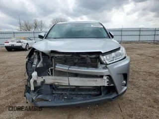 2018 Toyota Highlander LE z VIN 5TDBZRFHXJS907286, wystawiony jako Copart lot #54560925 z przebiegiem 77 868 mil mil oraz Szkoda całkowita • Salvage title. Historia ofert i sprzedaży dostępna na DreamBid. Obrazek 5.