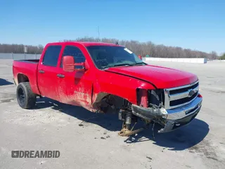 2011 Chevrolet Silverado 1500 LT with VIN 3GCPKSE31BG403653, listed as a IAAI auction lot 41764157 with 207,967 mi miles. Bid and sale history available at carsss.com. Image 1.
