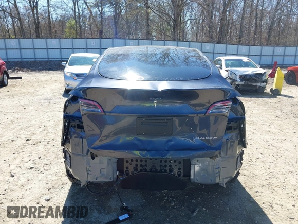 2024 Tesla Model Y Long Range z VIN 7SAYGDEE8RA262082, wystawiony jako IAAI lot #41834216 z przebiegiem 11 536 mil mil oraz . Historia ofert i sprzedaży dostępna na DreamBid. Obrazek 17.
