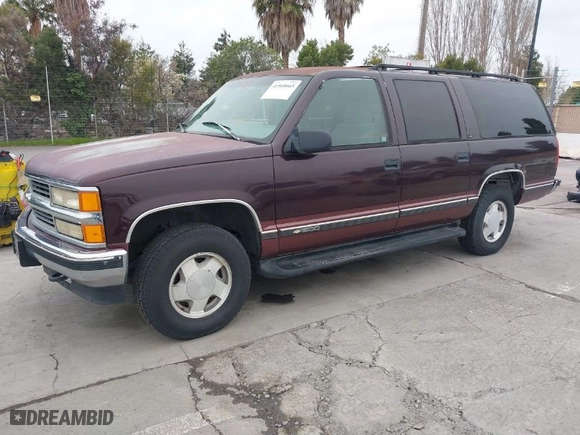 1997 Chevrolet Suburban with VIN 1GNFK16R2VJ316069, listed as a IAAI auction lot 41568665 with 152,614 mi miles. Bid and sale history available at carsss.com. Image 2.
