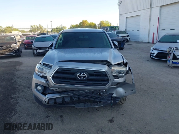 2017 Toyota Tacoma SR5 z VIN 5TFAZ5CN3HX024083, wystawiony jako IAAI lot #41739213 z przebiegiem 111 226 mil mil oraz . Historia ofert i sprzedaży dostępna na DreamBid. Obrazek 6.