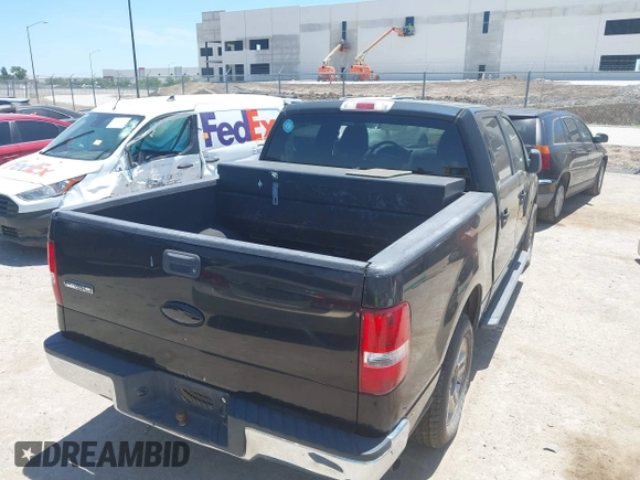 2006 Ford F-150 XLT z VIN 1FTRW12W46FB05899, wystawiony jako IAAI lot #42808707 z przebiegiem 364 716 mil mil oraz . Historia ofert i sprzedaży dostępna na DreamBid. Obrazek 6.
