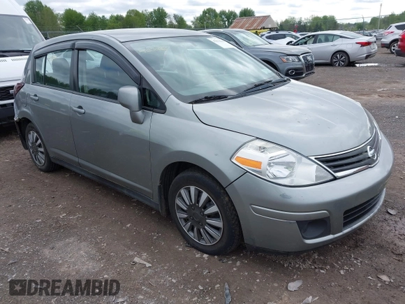 2012 Nissan Versa S z VIN 3N1BC1CP7CK800017, wystawiony jako IAAI lot #42270666 z przebiegiem 152 790 mil mil oraz . Historia ofert i sprzedaży dostępna na DreamBid. Obrazek 1.