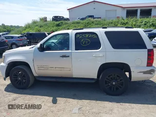 2008 Chevrolet Tahoe LTZ with VIN 1GNFK13088R224802, listed as a IAAI auction lot 42582055 with 299,194 mi miles and . Bid and sale history available at DreamBid. Image 14.