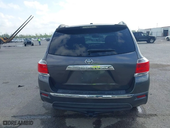 2011 Toyota Highlander Limited with VIN 5TDYK3EH8BS043420, listed as a IAAI auction lot 41936665 with 205,590 mi miles. Bid and sale history available at carsss.com. Image 16.