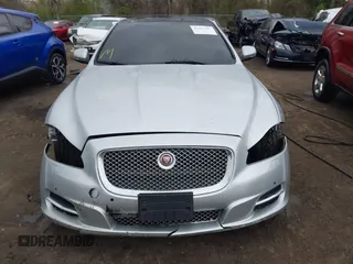 2015 Jaguar XJ with VIN SAJWA2GZ8F8V83551, listed as a IAAI auction lot 41909403 with 112,098 mi miles. Bid and sale history available at carsss.com. Image 13.