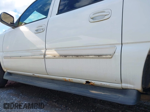 2006 Chevrolet Suburban Z71 with VIN 3GNFK16Z46G103093, listed as a IAAI auction lot 42179947 with 211,301 mi miles and . Bid and sale history available at DreamBid. Image 17.