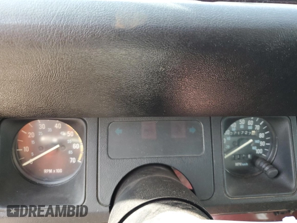 1987 Jeep Wrangler z VIN 2BCCV8137HB529480, wystawiony jako Copart lot #60081245 z przebiegiem 717 279 mil mil oraz Czysty tytuł • Clean title. Historia ofert i sprzedaży dostępna na DreamBid. Obrazek 9.