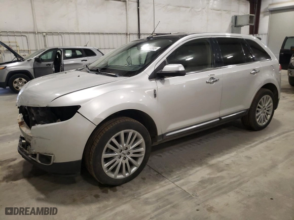 2011 Lincoln MKX with VIN 2LMDJ8JK3BBJ19661, listed as a Copart auction lot 46684865 with 177,795 mi miles and Salvage Title. Bid and sale history available at carsss.com. Image 1.