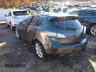 2011 Mazda 3 S Grand Touring z VIN JM1BL1M53B1446264, wystawiony jako IAAI lot #41059576 z przebiegiem Nie podano mil oraz . Historia ofert i sprzedaży dostępna na DreamBid. Obrazek 3.