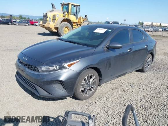 2023 Kia Forte LXS z VIN 3KPF24AD8PE585604, wystawiony jako IAAI lot #42098930 z przebiegiem 18 946 mil mil oraz . Historia ofert i sprzedaży dostępna na DreamBid. Obrazek 17.