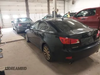 2009 Lexus IS 250 z VIN JTHCK262992030335, wystawiony jako IAAI lot #42038706 z przebiegiem 181 904 mil mil oraz . Historia ofert i sprzedaży dostępna na DreamBid. Obrazek 3.