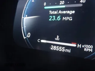 2024 Toyota Highlander XLE z VIN 5TDAAAA59RS011154, wystawiony jako IAAI lot #41243314 z przebiegiem 28 555 mil mil oraz . Historia ofert i sprzedaży dostępna na DreamBid. Obrazek 15.