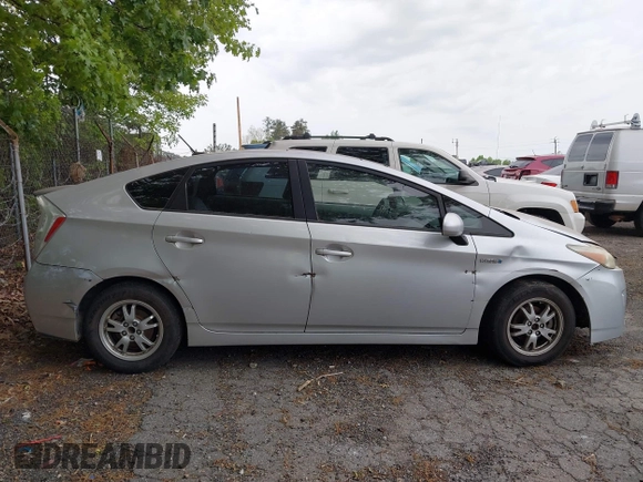 2011 Toyota Prius I with VIN JTDKN3DU5B0253021, listed as a IAAI auction lot 42098093 with 204,853 mi miles. Bid and sale history available at carsss.com. Image 13.