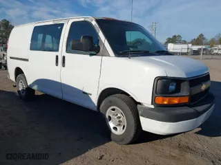 2004 Chevrolet Express Cargo Van with VIN 1GCGG25V941248175, listed as a IAAI auction lot 41430517 with 205,529 mi miles. Bid and sale history available at carsss.com. Image 1.
