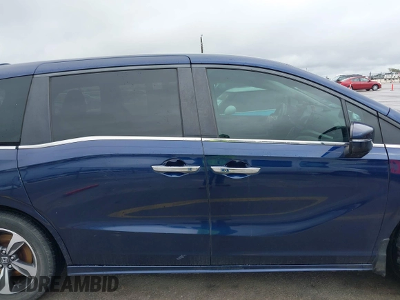 2018 Honda Odyssey Touring with VIN 5FNRL6H85JB001501, listed as a IAAI auction lot 41911497 with 92,407 mi miles. Bid and sale history available at carsss.com. Image 13.