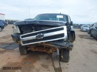 2011 Chevrolet Silverado 1500 LT with VIN 1GCRKSE3XBZ126090, listed as a IAAI auction lot 41861969 with 185,344 mi miles. Bid and sale history available at carsss.com. Image 6.