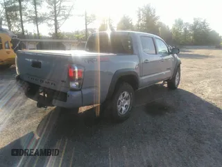 2020 Toyota Tacoma SR5 z VIN 3TMCZ5AN6LM330074, wystawiony jako IAAI lot #41982461 z przebiegiem 43 756 mil mil oraz . Historia ofert i sprzedaży dostępna na DreamBid. Obrazek 4.