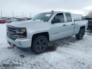 2018 Chevrolet Silverado 1500 LT with VIN 1GCVKREH1JZ117912, listed as a IAAI auction lot 41345368 with 90,602 mi miles. Bid and sale history available at carsss.com. Image 2.