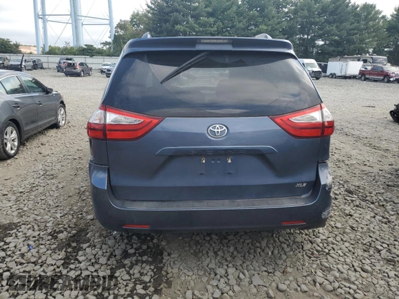 2017 Toyota Sienna XLE Auto Access Seat with VIN 5TDYZ3DCXHS825115, listed as a Copart auction lot 70457474 with Not provided miles and Salvage title. Bid and sale history available at DreamBid. Image 6.