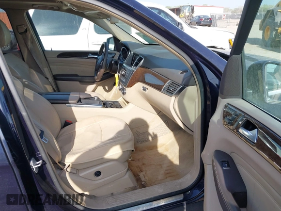 2012 Mercedes-Benz M ML 350 with VIN 4JGDA5HB9CA056210, listed as a IAAI auction lot 41892887 with 178,836 mi miles. Bid and sale history available at carsss.com. Image 5.