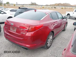 2013 Kia Optima EX z VIN 5XXGN4A74DG110086, wystawiony jako IAAI lot #40963304 z przebiegiem 137 377 mil mil oraz . Historia ofert i sprzedaży dostępna na DreamBid. Obrazek 4.