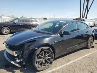 2023 Tesla Model 3 z VIN 5YJ3E1EA4PF385032, wystawiony jako Copart lot #51714665 z przebiegiem 42 847 mil mil oraz Szkoda całkowita • Salvage title. Historia ofert i sprzedaży dostępna na DreamBid. Obrazek 1.