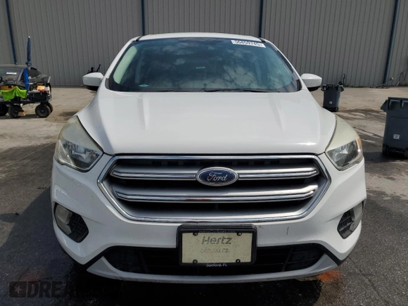 2017 Ford Escape SE z VIN 1FMCU0GD9HUE38848, wystawiony jako Copart lot #56859745 z przebiegiem 69 404 mil mil oraz Szkoda całkowita • Salvage title. Historia ofert i sprzedaży dostępna na DreamBid. Obrazek 5.