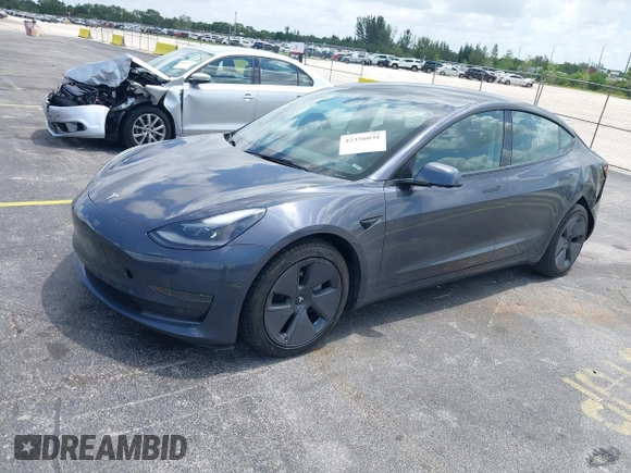 2023 Tesla Model 3 z VIN 5YJ3E1EA3PF435158, wystawiony jako IAAI lot #42356031 z przebiegiem 41 408 mil mil oraz . Historia ofert i sprzedaży dostępna na DreamBid. Obrazek 2.