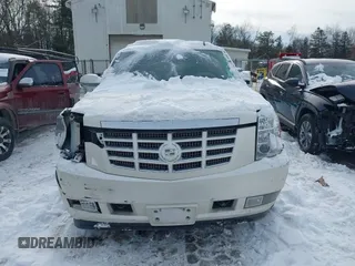 2011 Cadillac Escalade ESV Luxury z VIN 1GYS4HEF8BR334696, wystawiony jako IAAI lot #41511419 z przebiegiem 141 877 mil mil oraz . Historia ofert i sprzedaży dostępna na DreamBid. Obrazek 12.