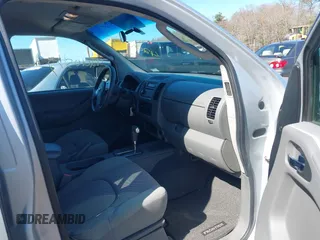 2007 Nissan Frontier SE with VIN 1N6AD09W97C423696, listed as a IAAI auction lot 42010577 with 117,096 mi miles. Bid and sale history available at carsss.com. Image 5.